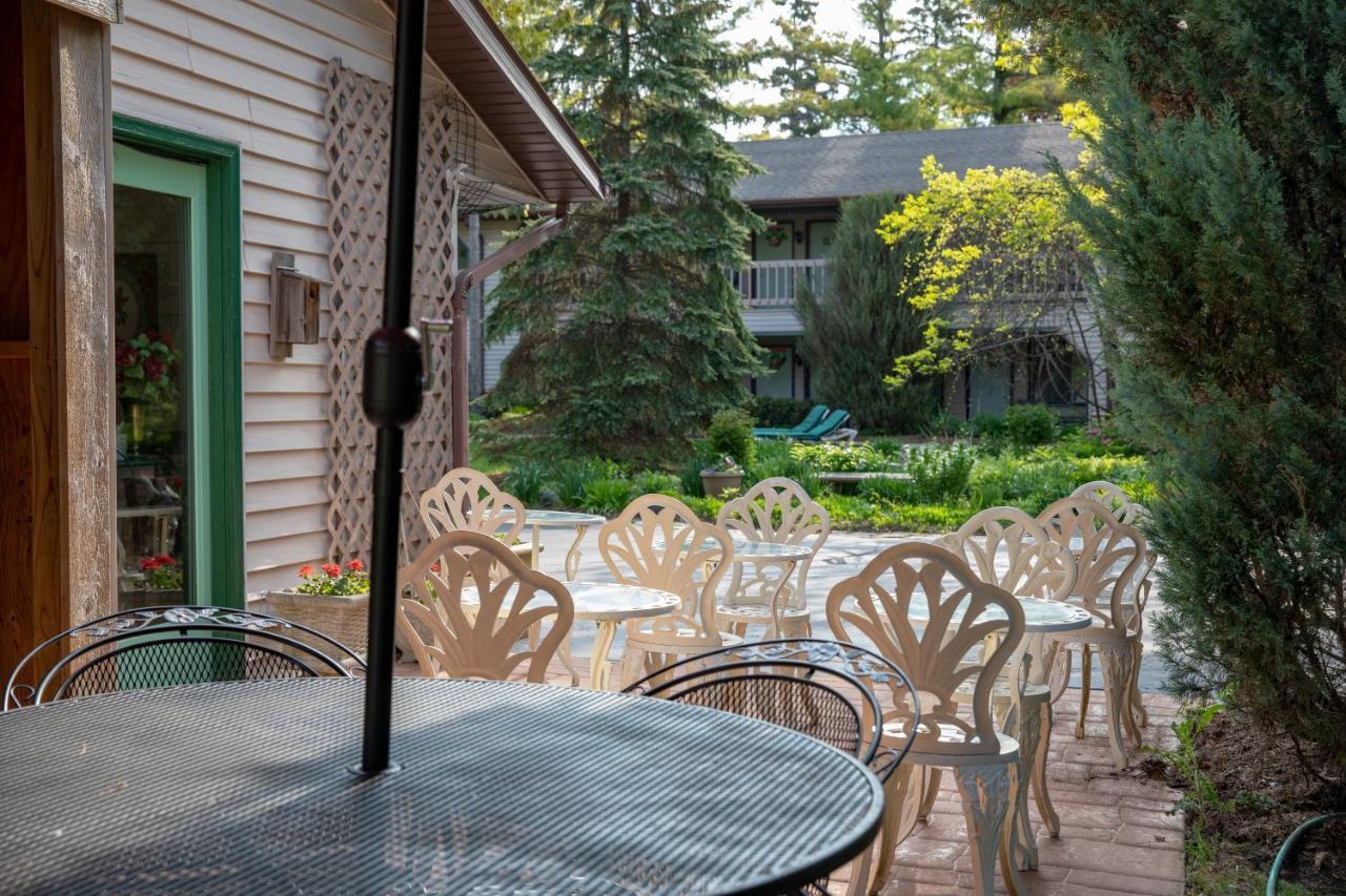 Coachlite Inn Систер-Бэй Экстерьер фото