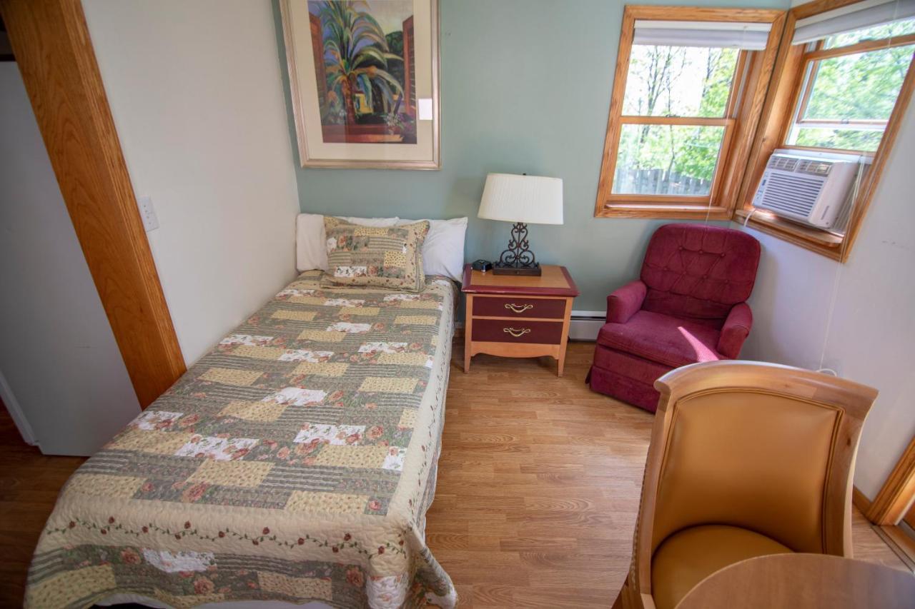 Coachlite Inn Систер-Бэй Экстерьер фото